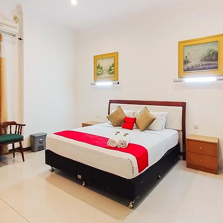 Hotel Reddoorz Near Focal Point Medan Sunggal Esterno foto