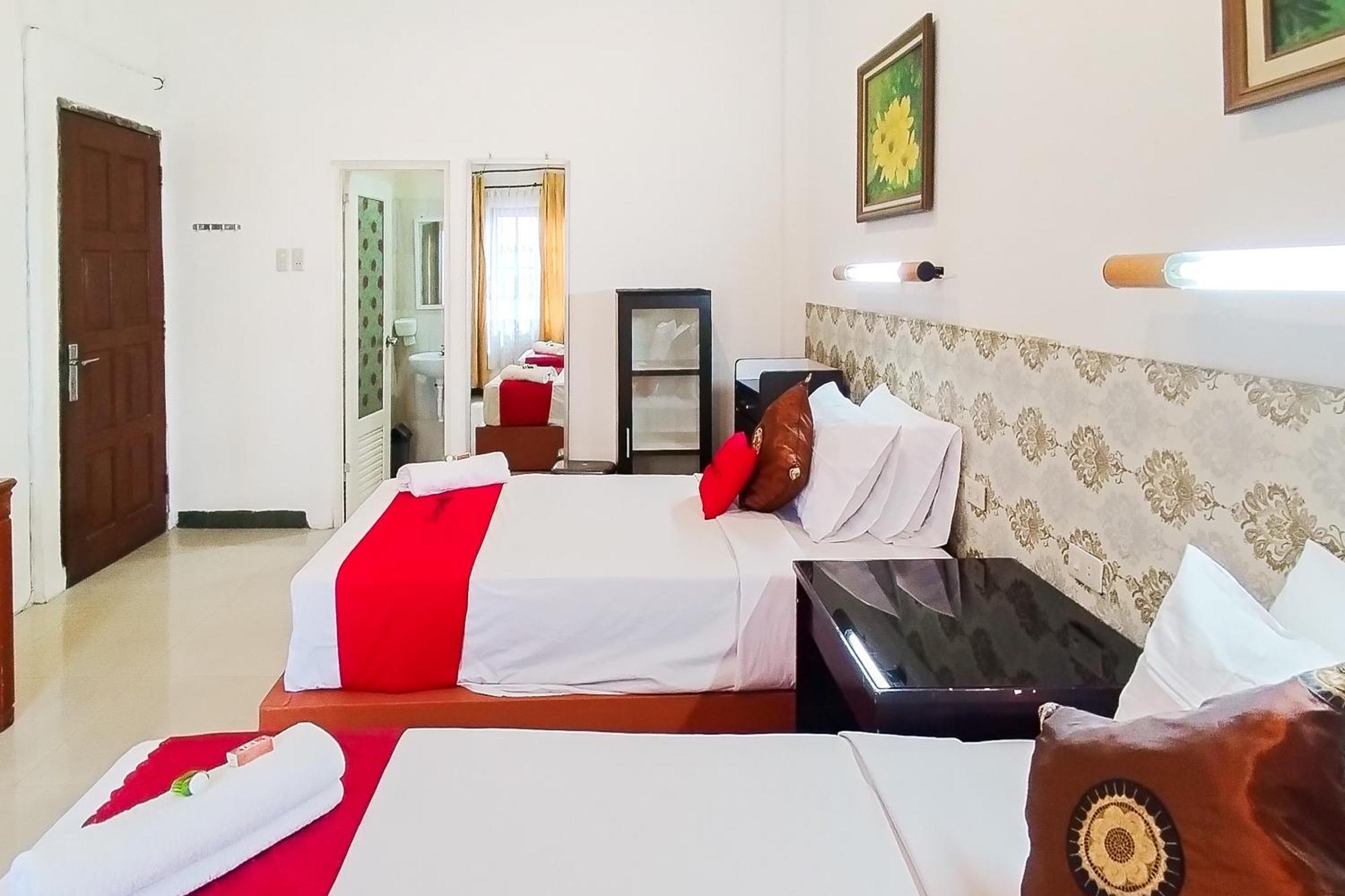 Hotel Reddoorz Near Focal Point Medan Sunggal Esterno foto