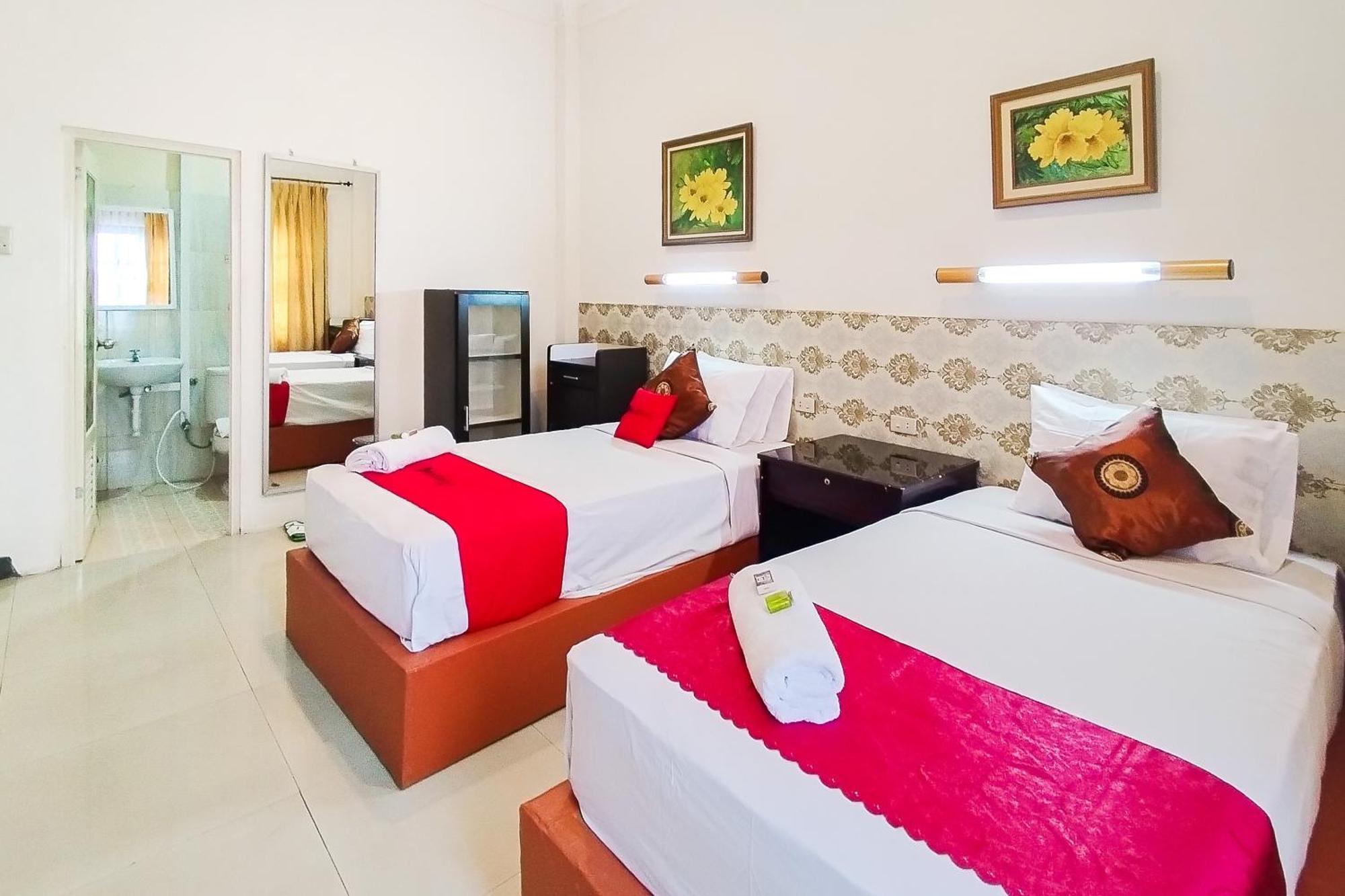 Hotel Reddoorz Near Focal Point Medan Sunggal Esterno foto
