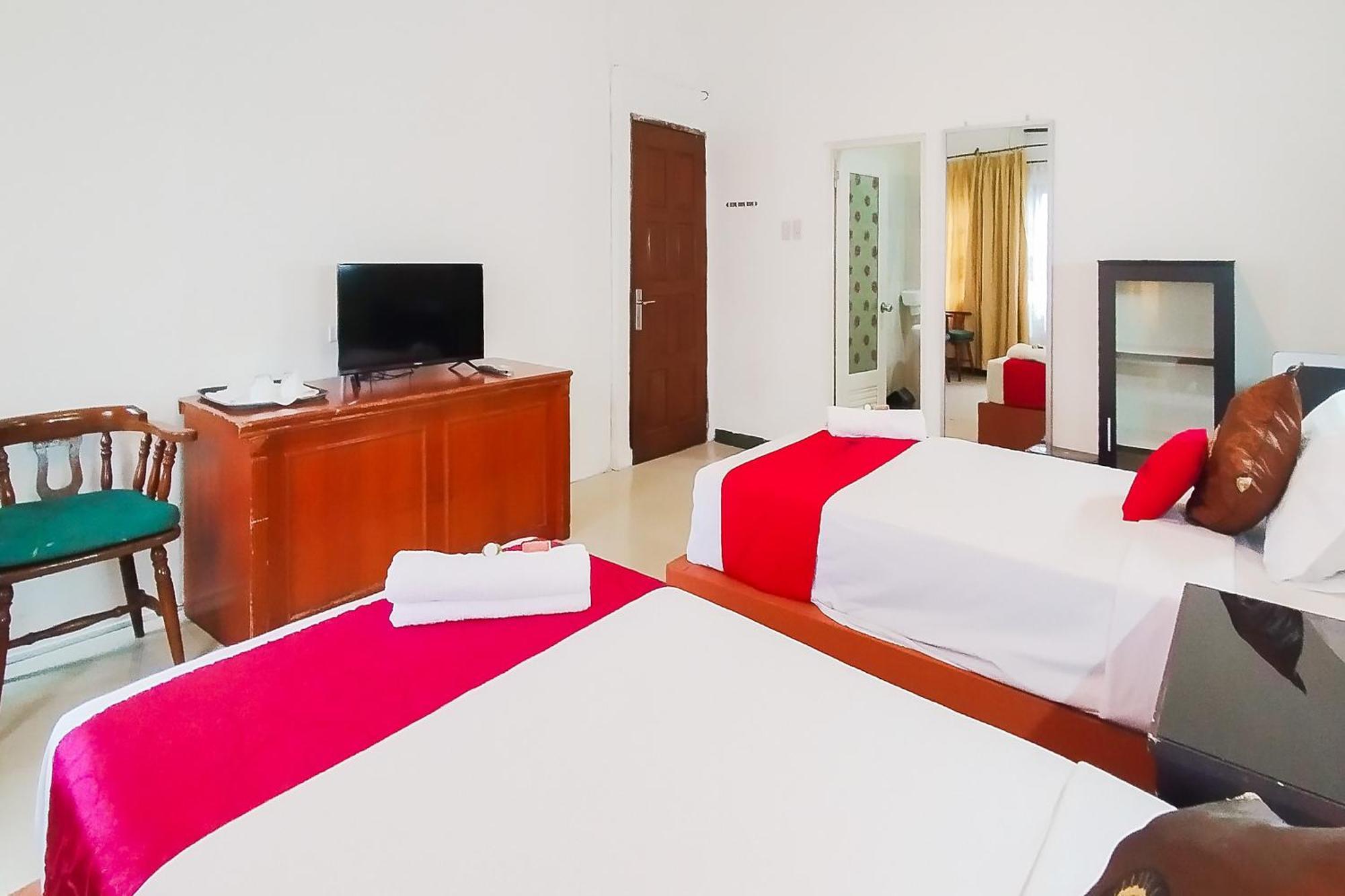 Hotel Reddoorz Near Focal Point Medan Sunggal Esterno foto
