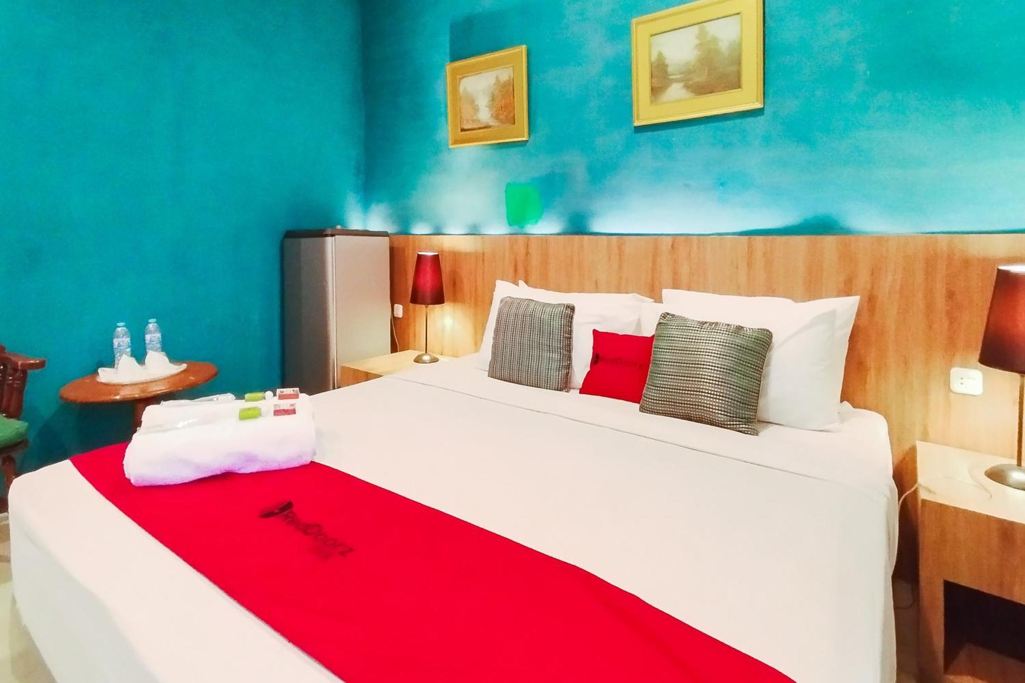 Hotel Reddoorz Near Focal Point Medan Sunggal Esterno foto